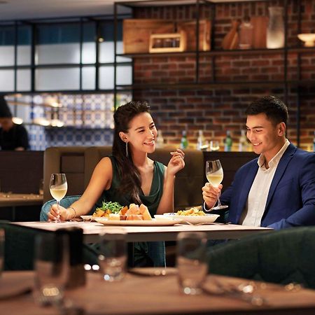 Doubletree By Hilton Shah Alam I-City المظهر الخارجي الصورة A couple dining at a restaurant