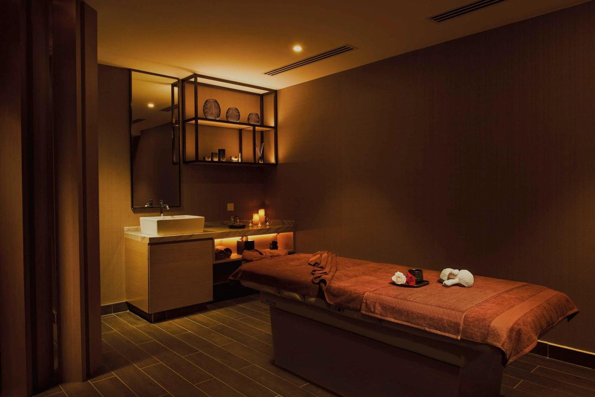Doubletree By Hilton Shah Alam I-City المظهر الخارجي الصورة A massage room at a spa